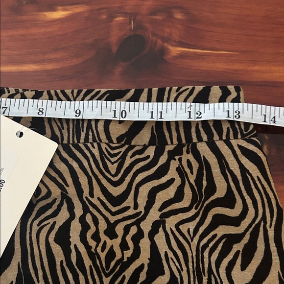 Madagascar mini skirt size small - Picture 6 of 7